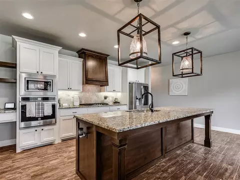 Kitchen - 1516 Pendleton Pl, Moore, OK 73160 photo 4 of 7