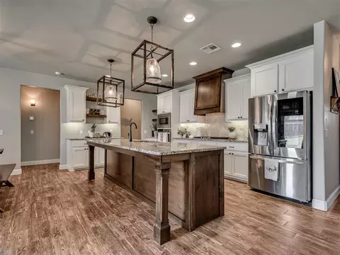 Kitchen - 1516 Pendleton Pl, Moore, OK 73160 photo 3 of 7