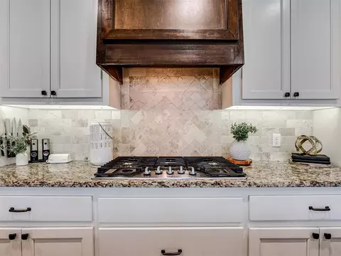 Kitchen - 1516 Pendleton Pl, Moore, OK 73160 photo 6 of 7
