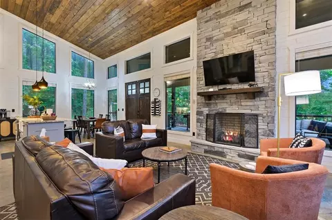 Living - 866 Camp Ranch Rd, Broken Bow, OK 74728 photo 2 of 8