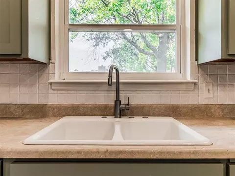 Kitchen - 8922 E 49th Pl, Tulsa, OK 74145 photo 5 of 6
