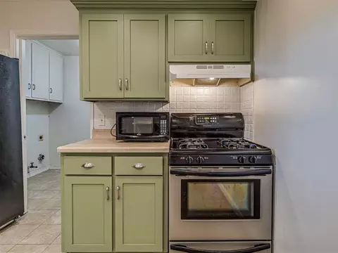 Kitchen - 8922 E 49th Pl, Tulsa, OK 74145 photo 3 of 6