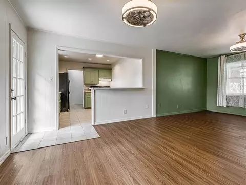 Living - 8922 E 49th Pl, Tulsa, OK 74145 photo 5 of 6