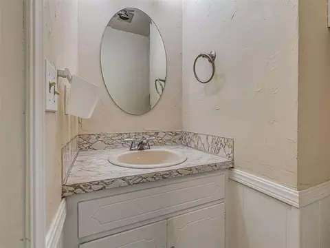 Bath - 8922 E 49th Pl, Tulsa, OK 74145 photo 2 of 2
