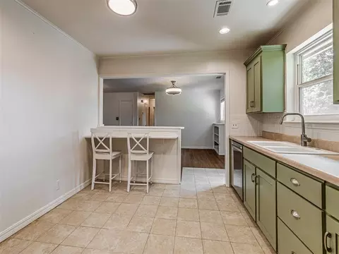Kitchen - 8922 E 49th Pl, Tulsa, OK 74145 photo 6 of 6