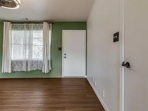 Entry Way - 8922 E 49th Pl, Tulsa, OK 74145 photo 1 of 2