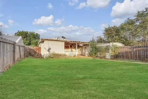 Exterior - 108 Central Dr, Sayre, OK 73662 photo 3 of 3