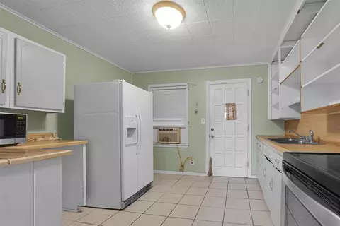 Kitchen - 108 Central Dr, Sayre, OK 73662 photo 1 of 3