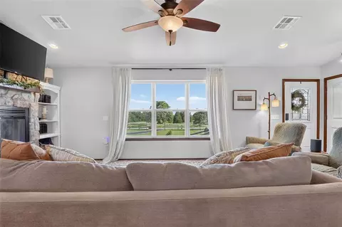 Living - 208 Moran Rd, Mcloud, OK 74851 photo 1 of 3