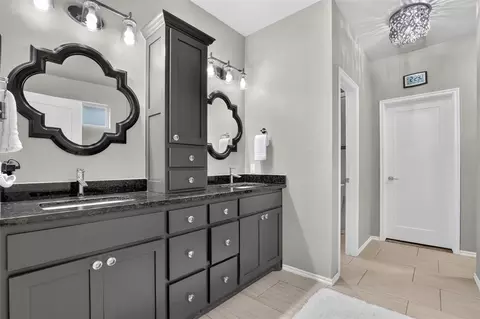 Bath - 150 Evermay Dr, Edmond, OK 73013 photo 2 of 7