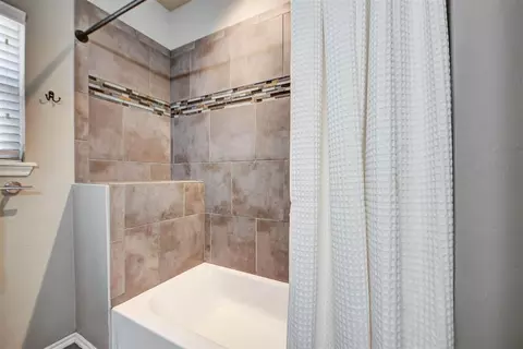 Bath - 150 Evermay Dr, Edmond, OK 73013 photo 7 of 7