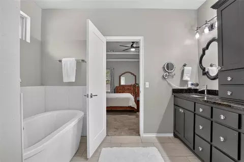 Bath - 150 Evermay Dr, Edmond, OK 73013 photo 1 of 7