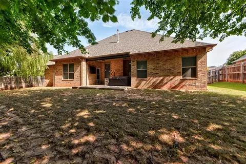 Exterior - 150 Evermay Dr, Edmond, OK 73013 photo 6 of 8