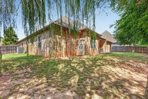 Exterior - 150 Evermay Dr, Edmond, OK 73013 photo 4 of 8