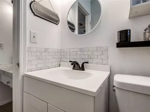 Bath - 1317 Regency Blvd, Moore, OK 73160 photo 1 of 3
