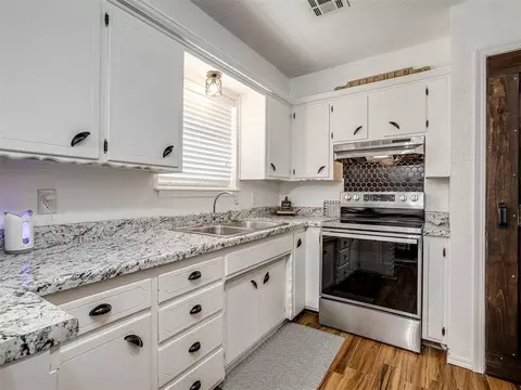 Kitchen - 1317 Regency Blvd, Moore, OK 73160 photo 3 of 4