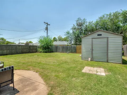 Exterior - 1317 Regency Blvd, Moore, OK 73160 photo 3 of 5