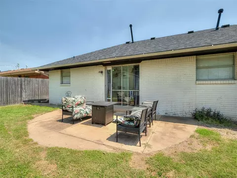 Exterior - 1317 Regency Blvd, Moore, OK 73160 photo 2 of 5