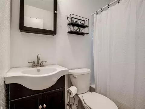 Bath - 1317 Regency Blvd, Moore, OK 73160 photo 2 of 3