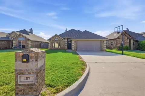 Exterior - 407 NW Granite Ave, Cache, OK 73527 photo 2 of 9