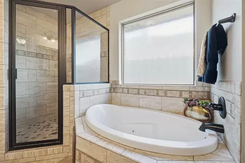 Bath - 407 NW Granite Ave, Cache, OK 73527 photo 4 of 6