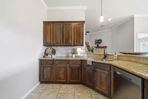 Kitchen - 407 NW Granite Ave, Cache, OK 73527 photo 3 of 7