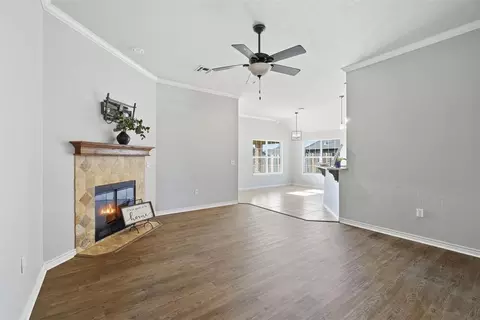 Living - 407 NW Granite Ave, Cache, OK 73527 photo 3 of 4