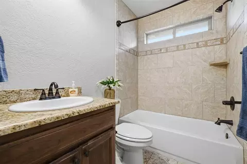 Bath - 407 NW Granite Ave, Cache, OK 73527 photo 6 of 6
