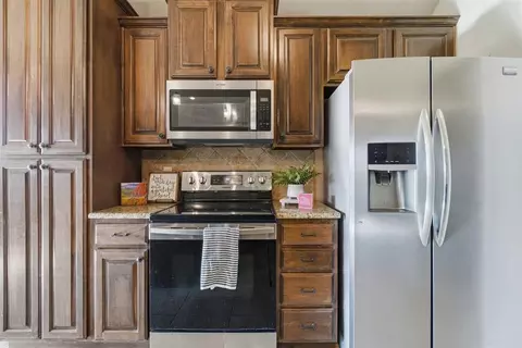 Kitchen - 407 NW Granite Ave, Cache, OK 73527 photo 6 of 7