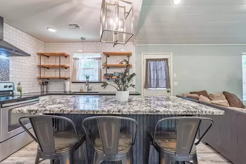 Kitchen - 1327 E Wayne St, Shawnee, OK 74801 photo 2 of 5
