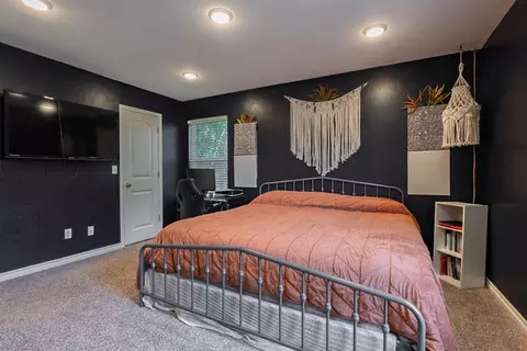 Bedroom - 1327 E Wayne St, Shawnee, OK 74801 photo 2 of 5