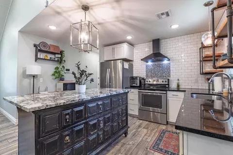 Kitchen - 1327 E Wayne St, Shawnee, OK 74801 photo 5 of 5