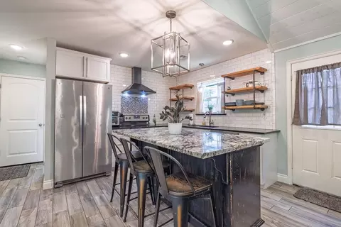 Kitchen - 1327 E Wayne St, Shawnee, OK 74801 photo 1 of 5