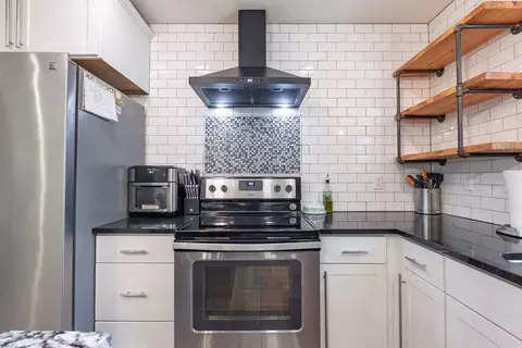 Kitchen - 1327 E Wayne St, Shawnee, OK 74801 photo 4 of 5