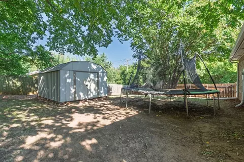 Exterior - 1327 E Wayne St, Shawnee, OK 74801 photo 3 of 4