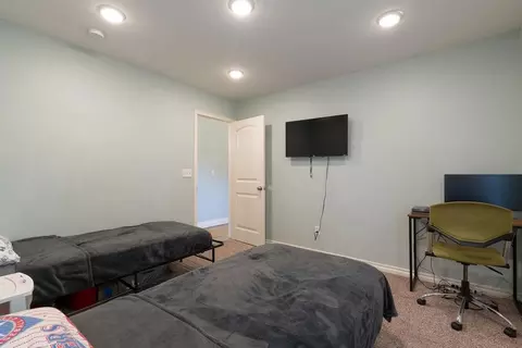 Bedroom - 1327 E Wayne St, Shawnee, OK 74801 photo 4 of 5