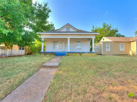 Exterior - 717 E Logan Ave, Guthrie, OK 73044 photo 6 of 9