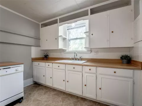 Kitchen - 717 E Logan Ave, Guthrie, OK 73044 photo 3 of 5