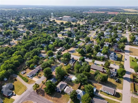 View/Area - 717 E Logan Ave, Guthrie, OK 73044 photo 5 of 8