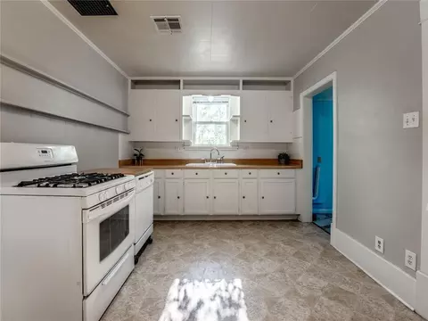 Kitchen - 717 E Logan Ave, Guthrie, OK 73044 photo 1 of 5