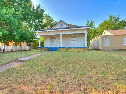 Exterior - 717 E Logan Ave, Guthrie, OK 73044 photo 7 of 9