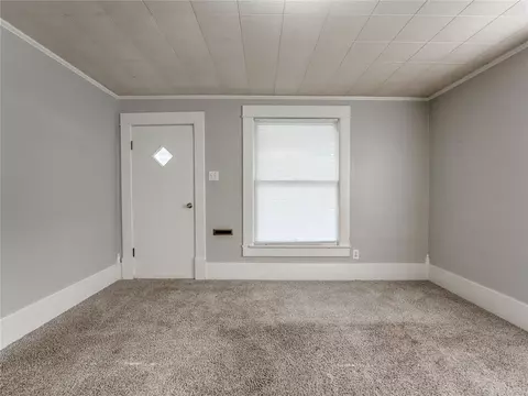 Living - 717 E Logan Ave, Guthrie, OK 73044 photo 1 of 8