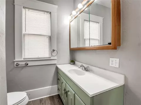 Bath - 717 E Logan Ave, Guthrie, OK 73044 photo 2 of 2