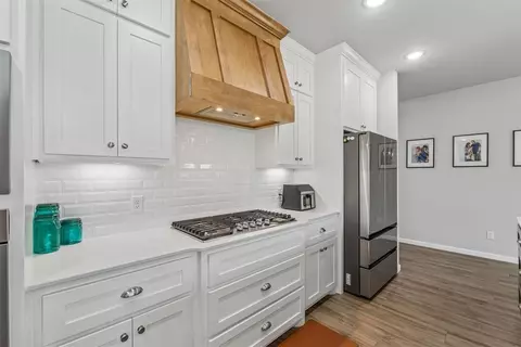 Kitchen - 512 Cantebury Dr, Tuttle, OK 73089 photo 4 of 5