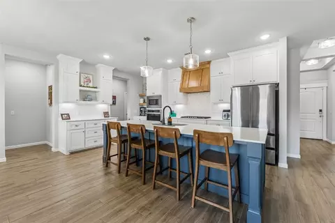 Kitchen - 512 Cantebury Dr, Tuttle, OK 73089 photo 2 of 5