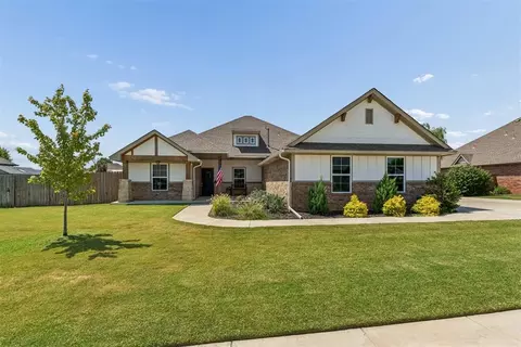 Exterior - 512 Cantebury Dr, Tuttle, OK 73089 photo 2 of 6