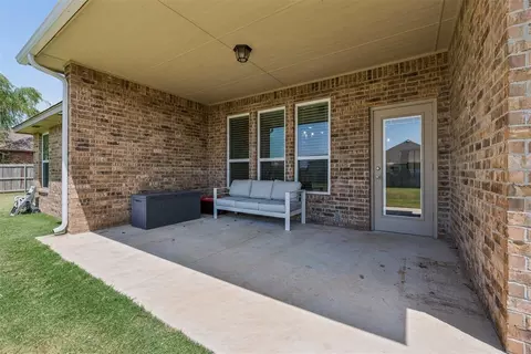 Other - 512 Cantebury Dr, Tuttle, OK 73089 photo 8 of 9