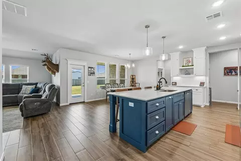 Kitchen - 512 Cantebury Dr, Tuttle, OK 73089 photo 1 of 5