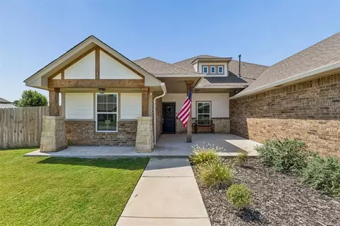 Exterior - 512 Cantebury Dr, Tuttle, OK 73089 photo 3 of 6