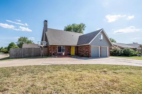 728 Miller Dr, Yukon, OK 73099